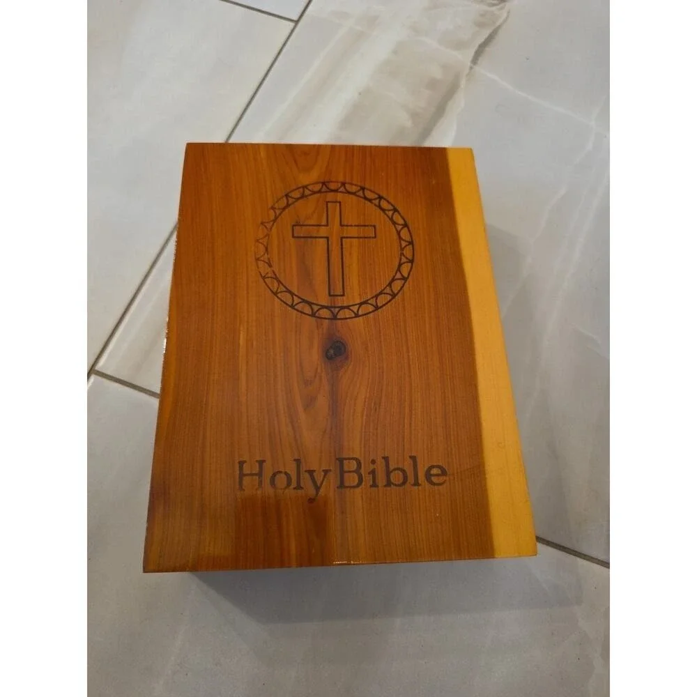 Holy Bible 1976 Prince of Peace Memorial Edition Concord Bible‎ Wooden Cedar C1
